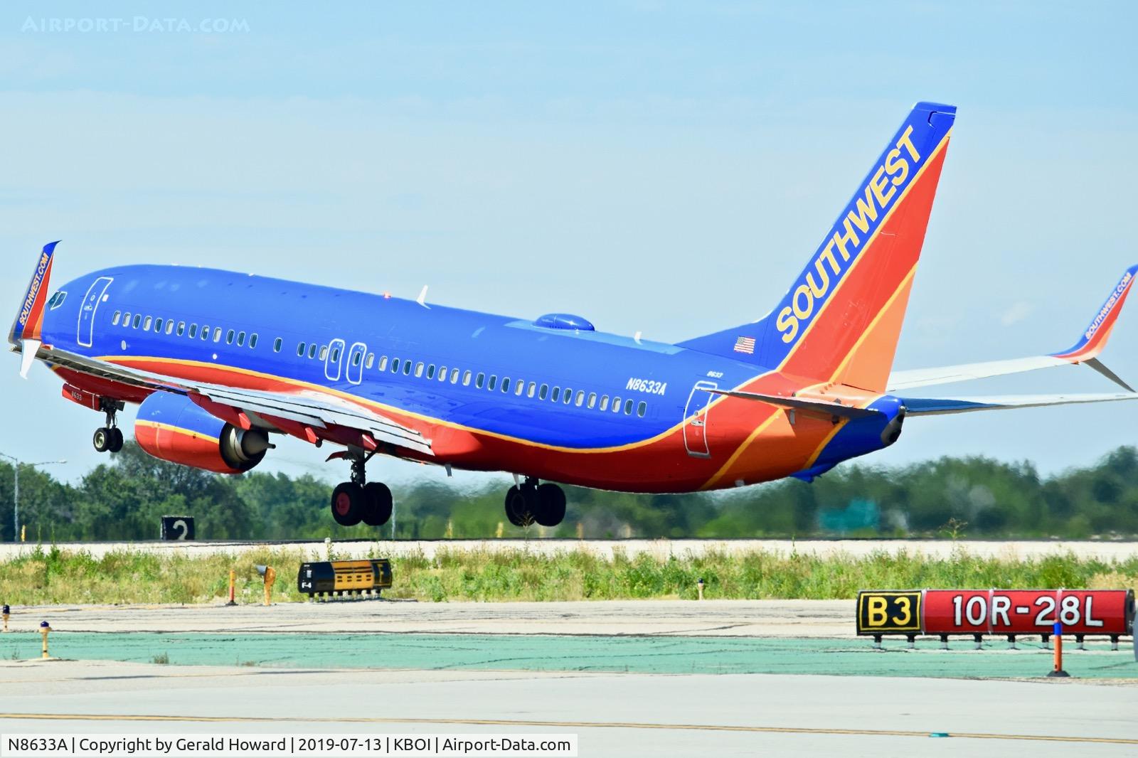 N8633A, 2014 Boeing 737-8H4 C/N 36905, Take off from RWY 28L.