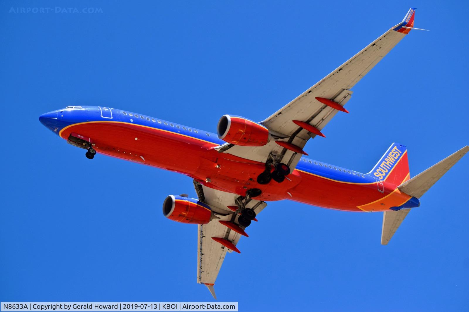 N8633A, 2014 Boeing 737-8H4 C/N 36905, Landing RWY 28L.