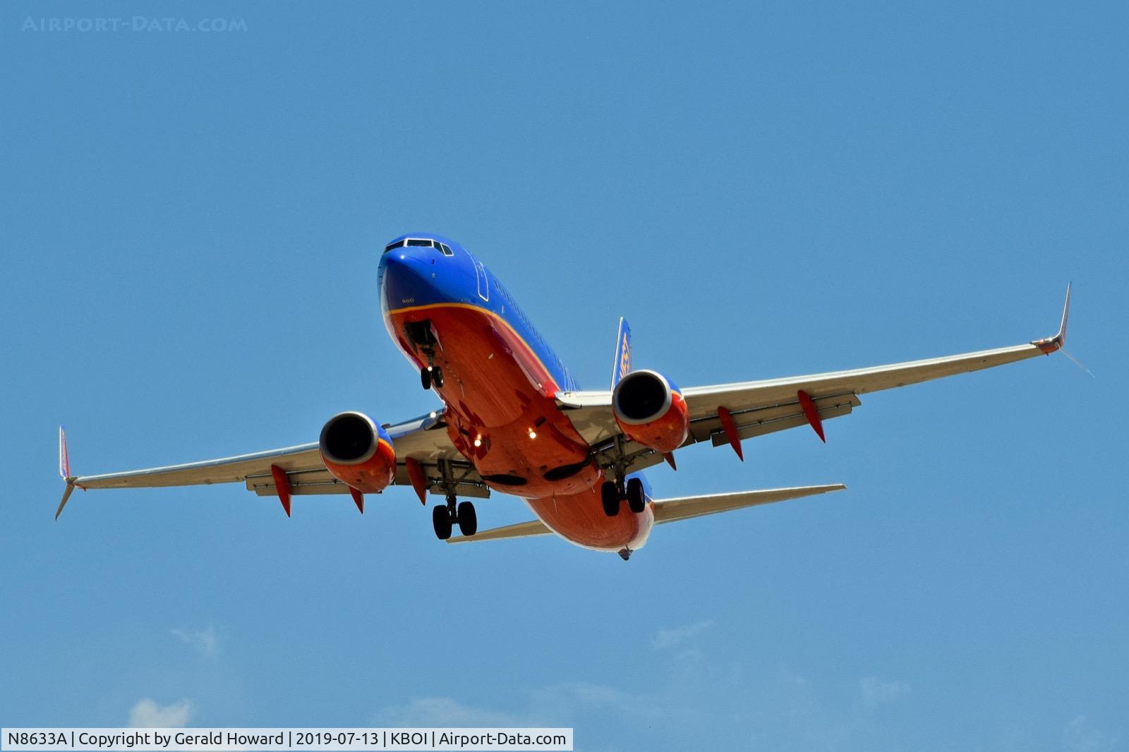 N8633A, 2014 Boeing 737-8H4 C/N 36905, Landing RWY 28L.