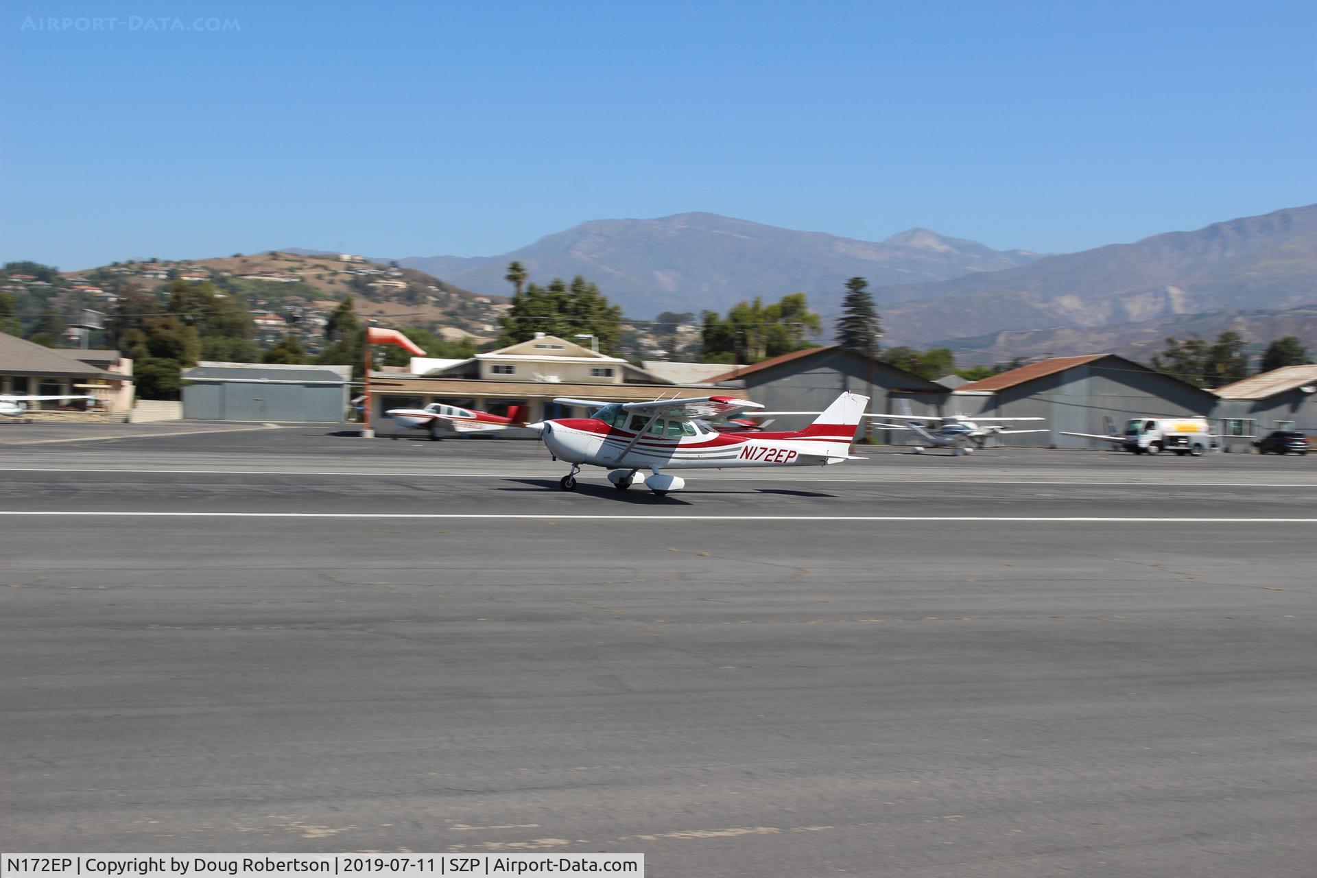 N172EP, 1976 Cessna 172N C/N 17267932, 1976 Cessna 172N SKYHAWK II, Lycoming O-320-H2AD 160 Hp, takeoff roll Rwy 22