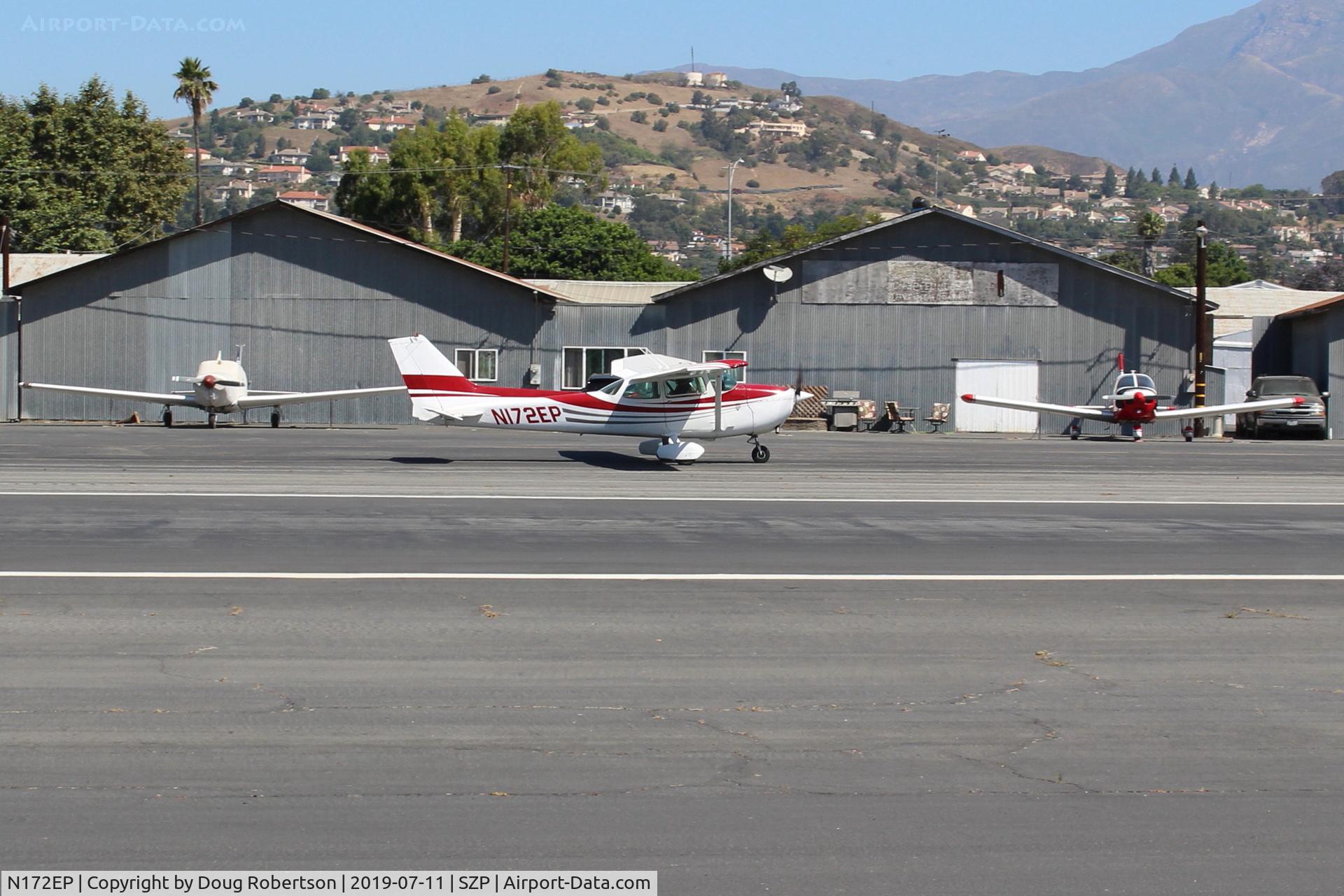N172EP, 1976 Cessna 172N C/N 17267932, 1976 Cessna 172N SKYHAWK II, Lycoming O-320-H2AD 160 Hp, taxi to Rwy 22