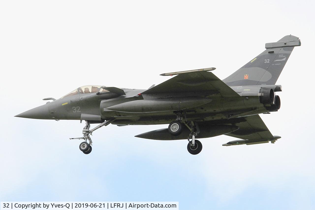 32, Dassault Rafale M C/N 32, Dassault Rafale M, On final rwy 26, Landivisiau naval air base (LFRJ)
