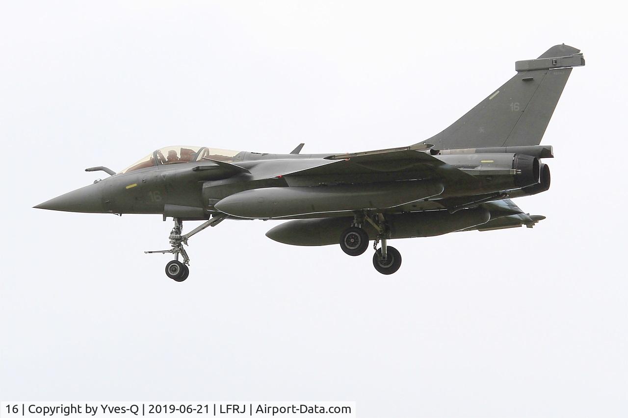 16, Dassault Rafale M C/N 16, Dassault Rafale M, On final rwy 26, Landivisiau naval air base (LFRJ)
