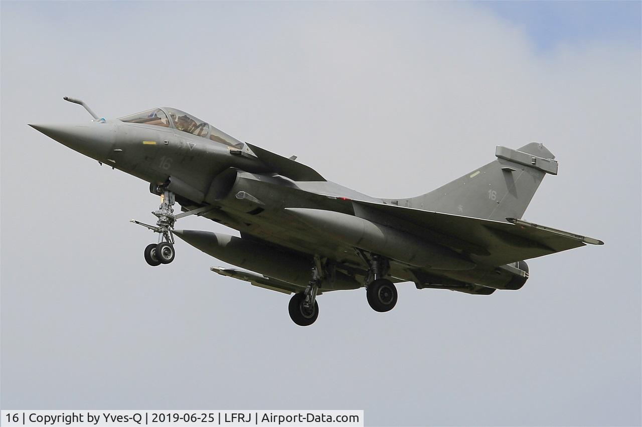 16, Dassault Rafale M C/N 16, Dassault Rafale M, On final rwy 26, Landivisiau naval air base (LFRJ)