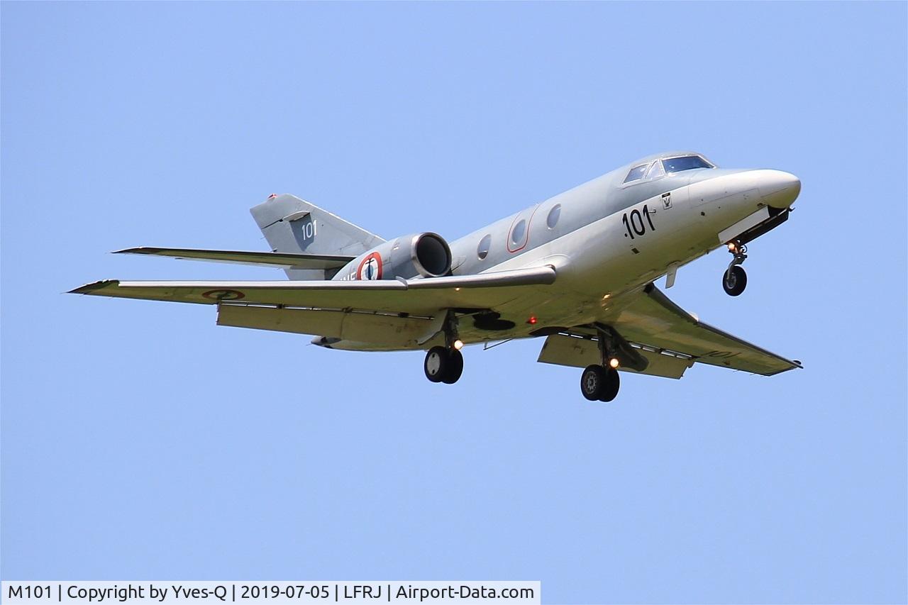 M101, 1977 Dassault Falcon 10MER C/N 101, Dassault Falcon 10 MER, On final rwy 08, Landivisiau naval air base (LFRJ)