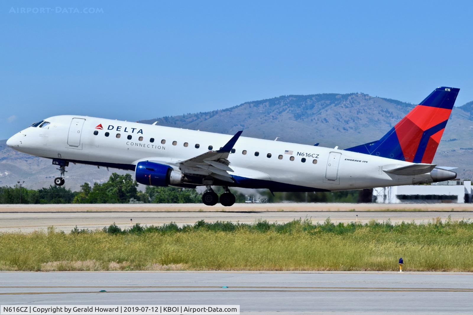 N616CZ, 2008 Embraer 175LR (ERJ-170-200LR) C/N 17000209, Take off from RWY 28L.