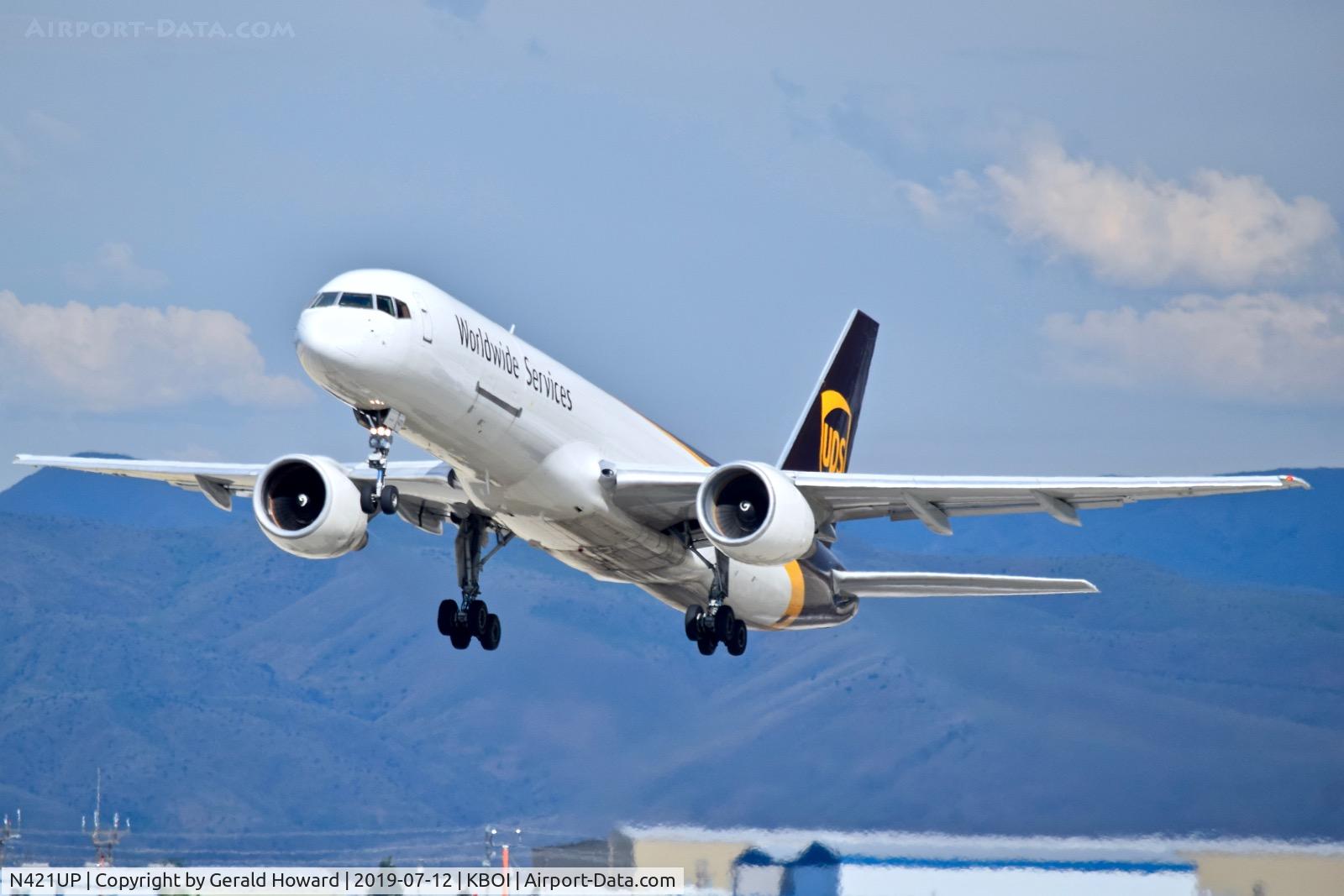 N421UP, 1991 Boeing 757-24APF C/N 25281, Take off from RWY 28L.