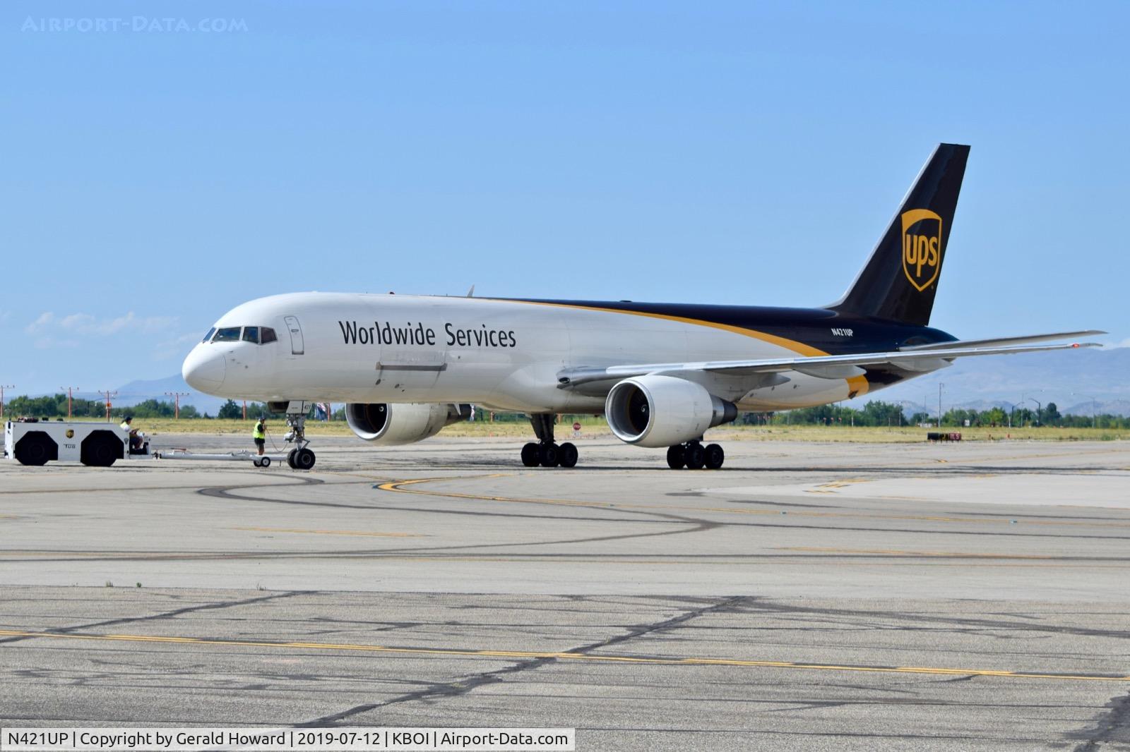 N421UP, 1991 Boeing 757-24APF C/N 25281, Pushback from the UPS ramp.
