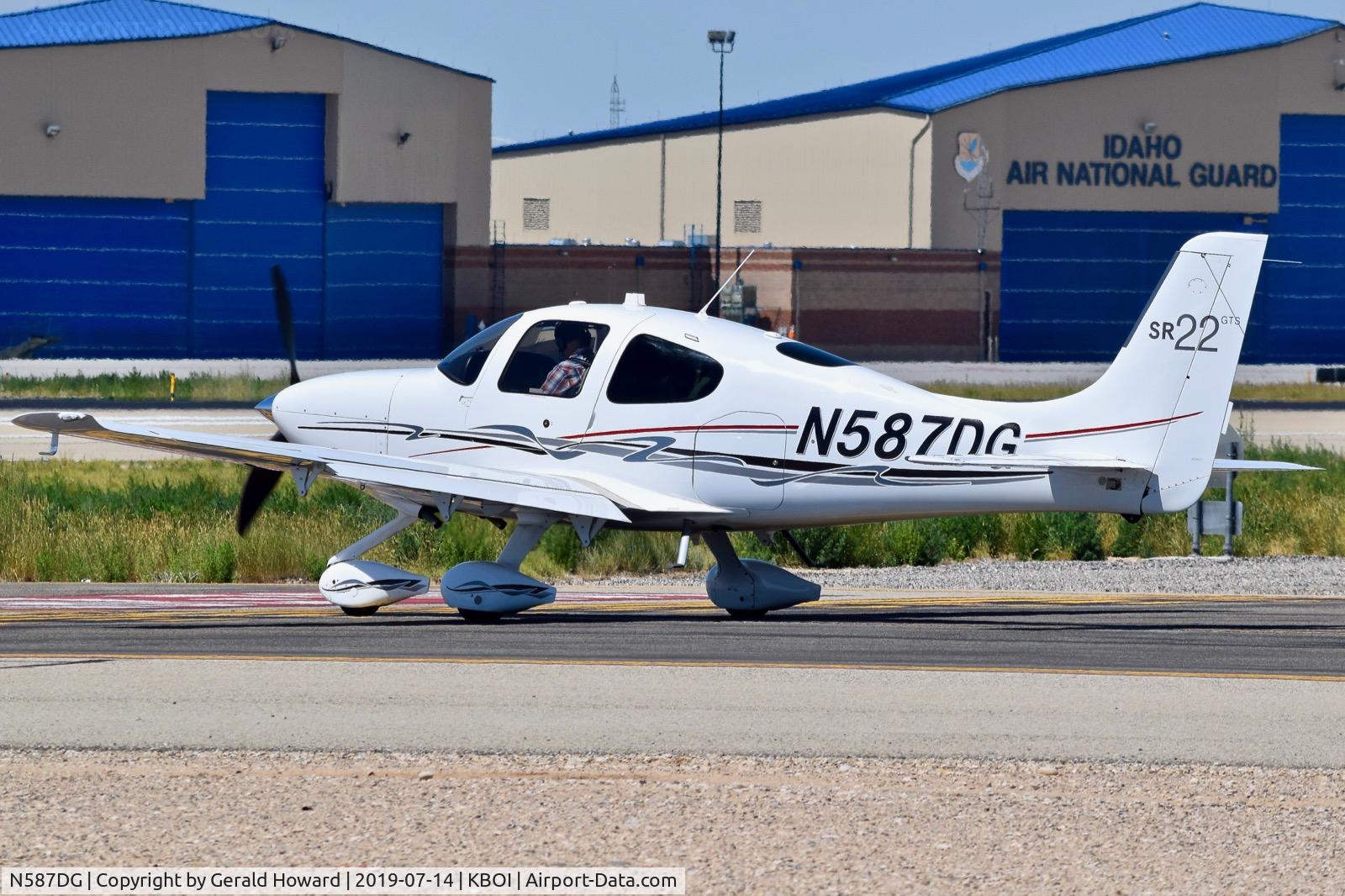 N587DG, 2011 Cirrus SR-22 C/N 3745, Waiting for take off clearance.