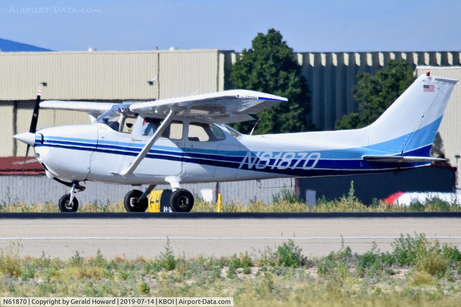N61870, 1975 Cessna 172M C/N 17264856, Landing RWY 10R.