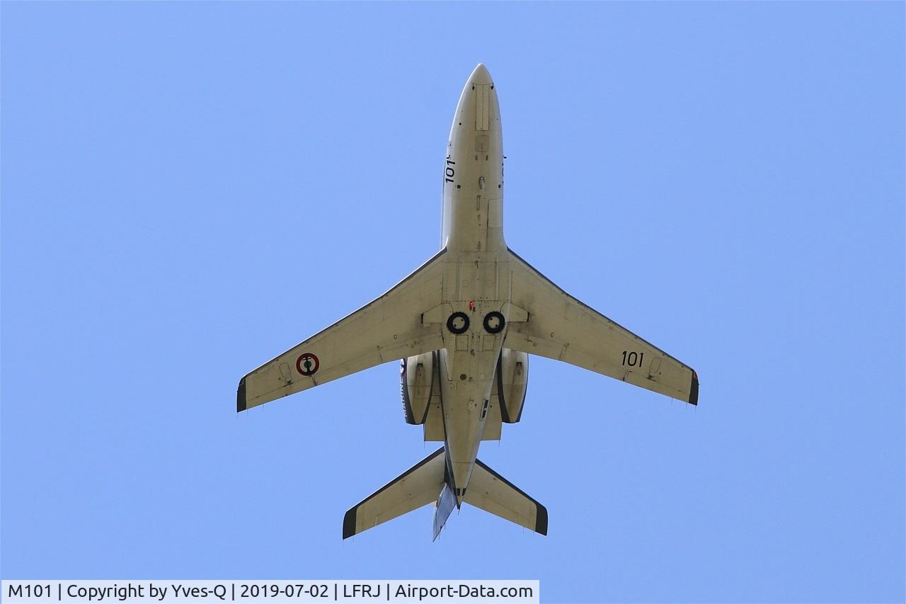 M101, 1977 Dassault Falcon 10MER C/N 101, Dassault Falcon 10 MER, Take off rwy 08, Landivisiau naval air base (LFRJ)