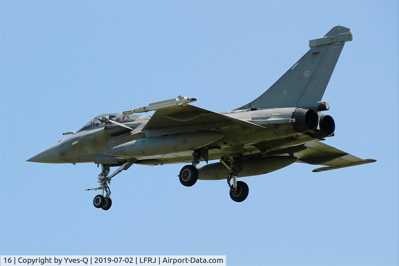 16, Dassault Rafale M C/N 16, Dassault Rafale M, on final rwy 08, Landivisiau naval air base (LFRJ)