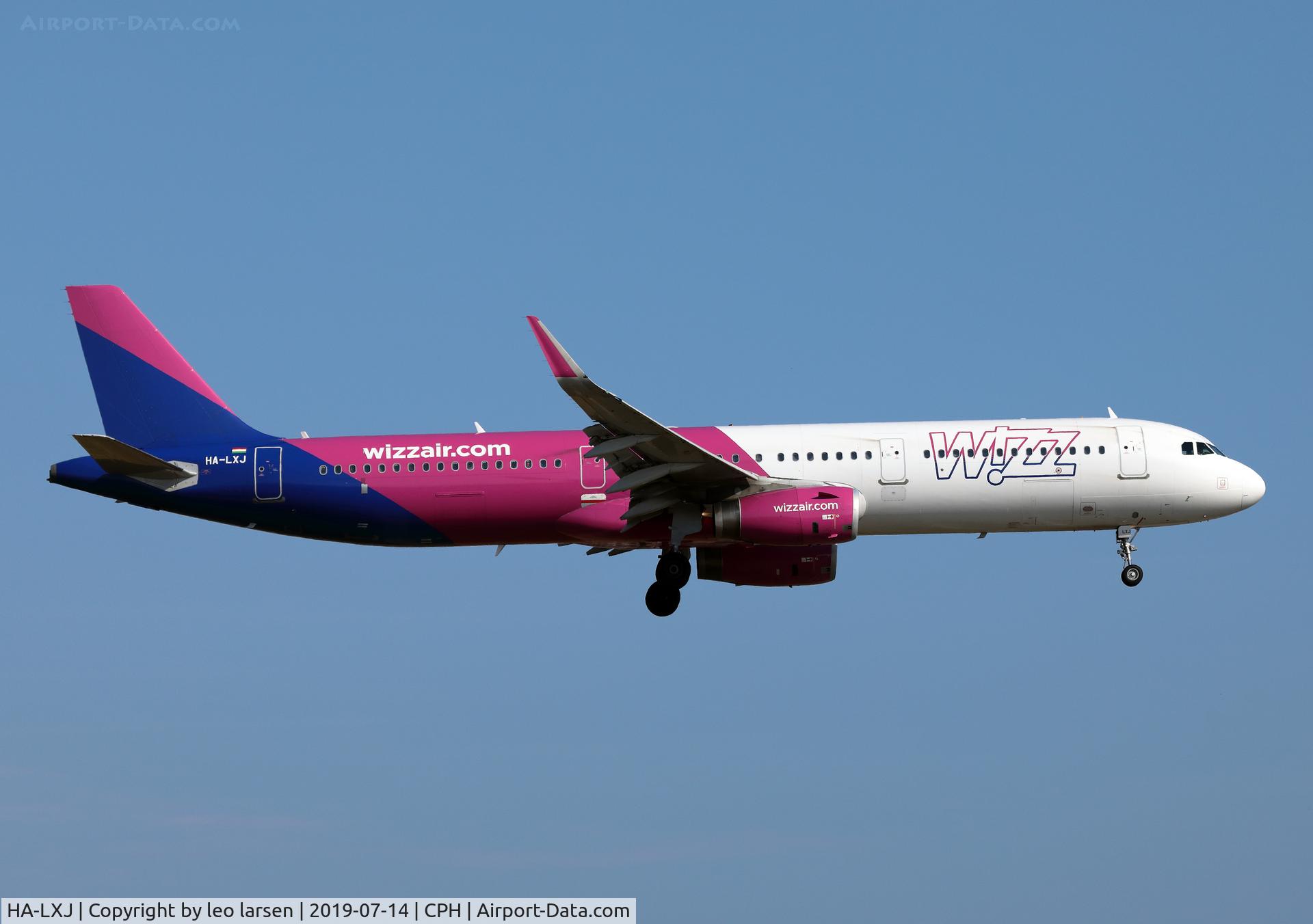 HA-LXJ, 2016 Airbus A321-231 C/N 7316, Copenhagen 14.7.2019 L/D R-22L