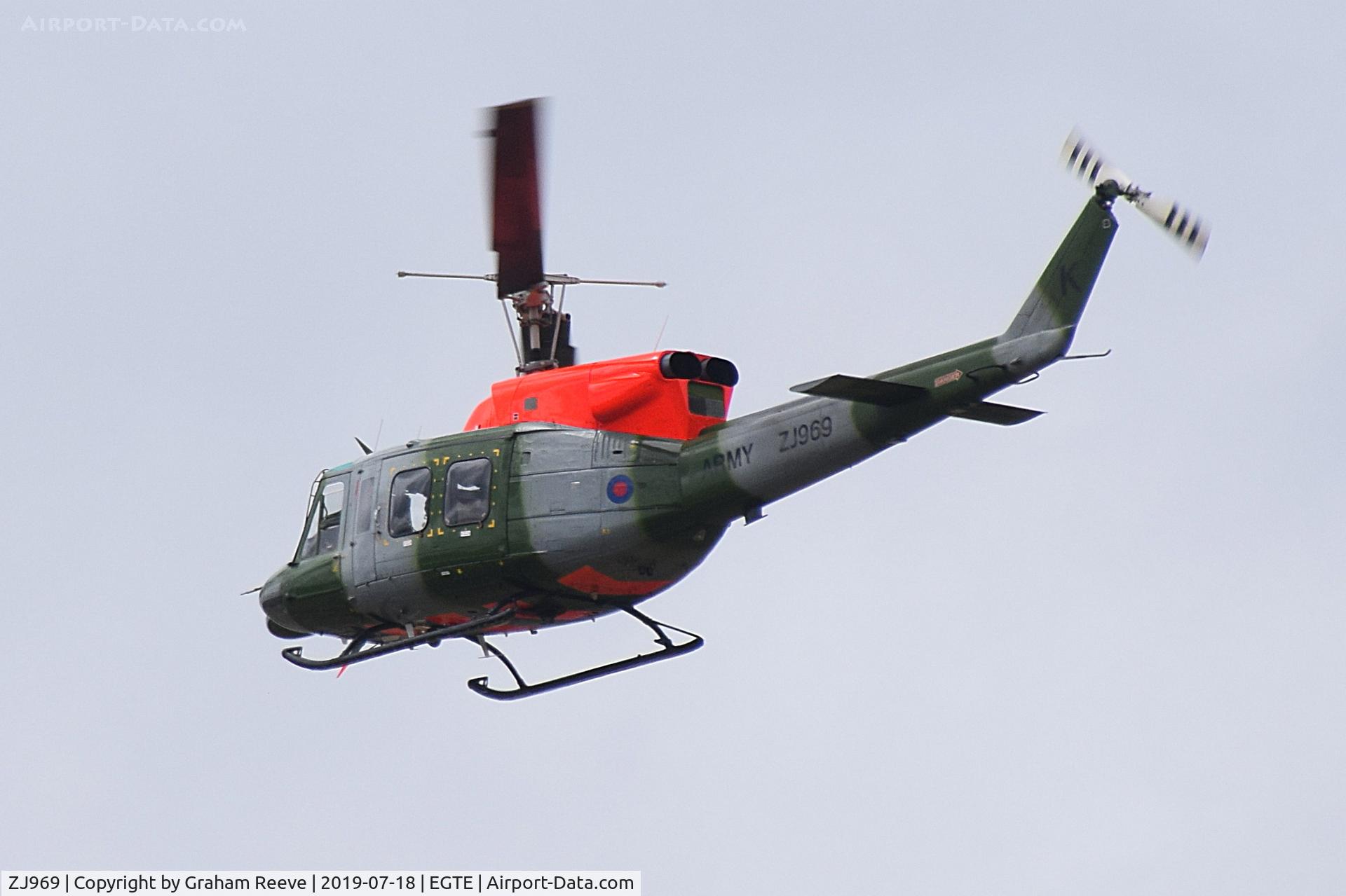 ZJ969, Bell 212HP AH1 C/N 30548, Departing Exeter.