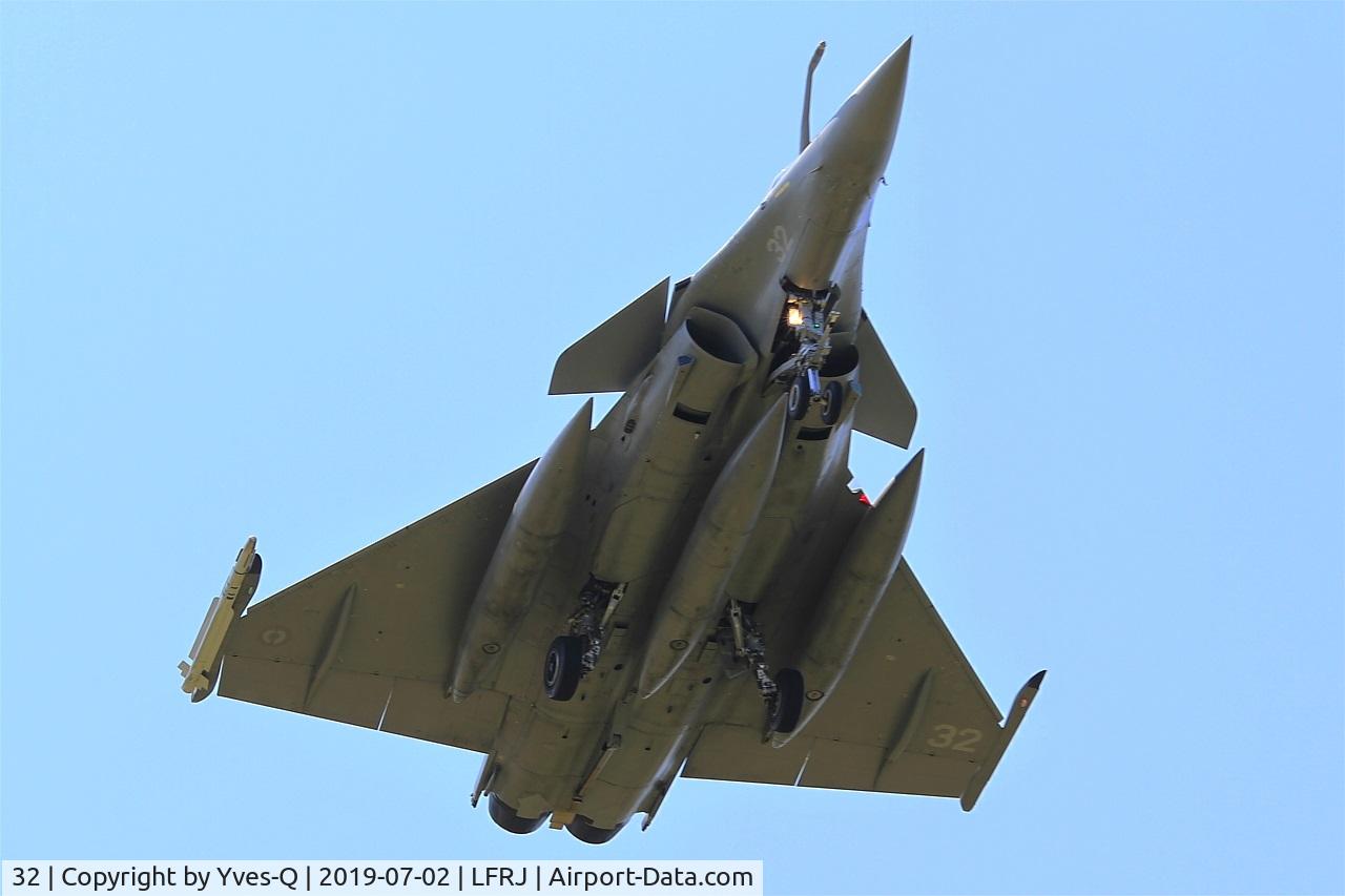 32, Dassault Rafale M C/N 32, Dassault Rafale M,  On final rwy 08, Landivisiau naval air base (LFRJ)