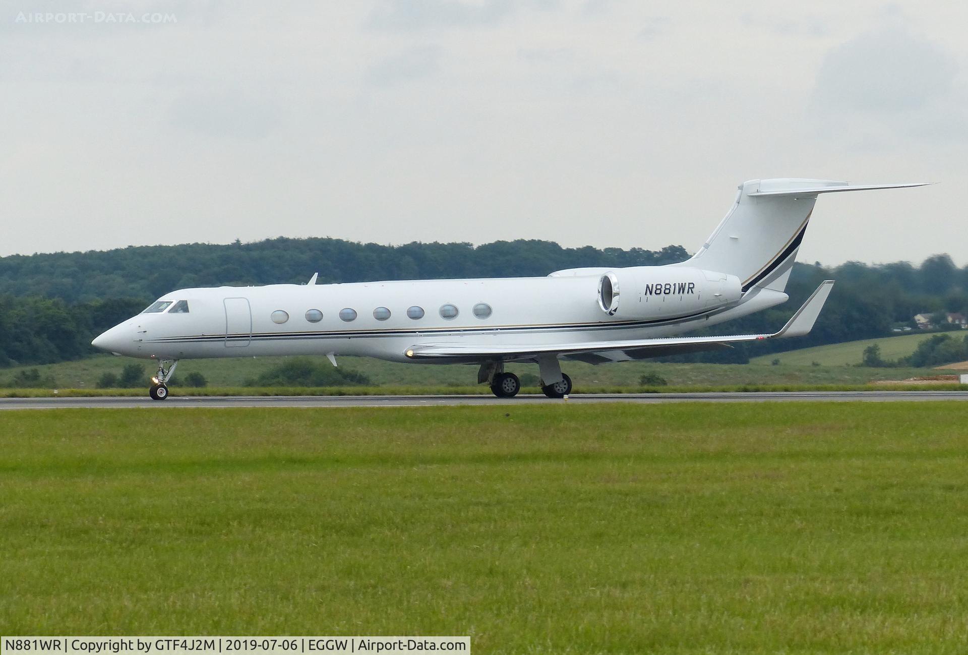 N881WR, 2011 Gulfstream Aerospace GV-SP (G550) C/N 5327, N881WR at Luton 06Jly19