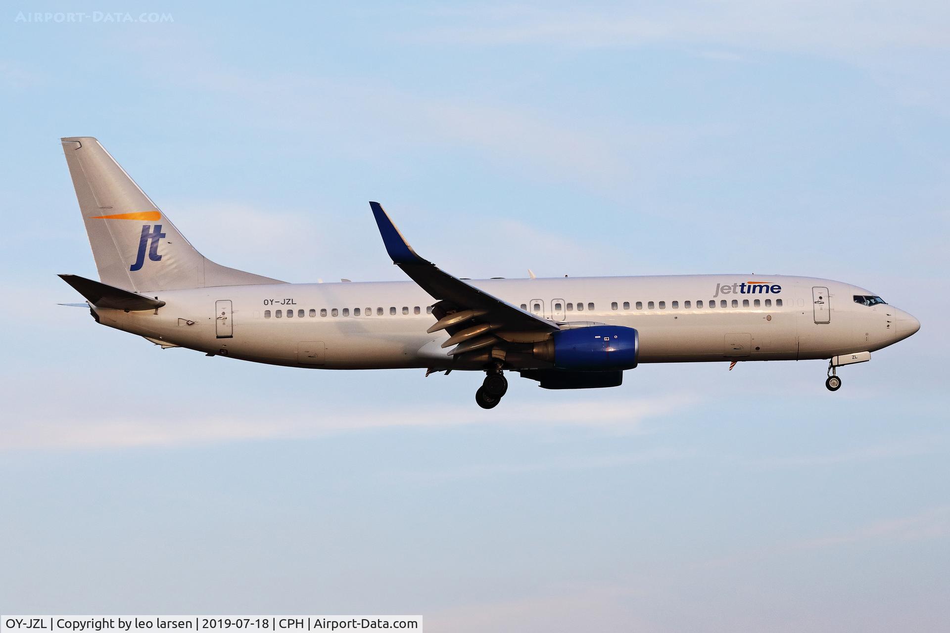 OY-JZL, 2003 Boeing 737-804 C/N 32904, Copenhagen 18.7.2019 L/D R-22L