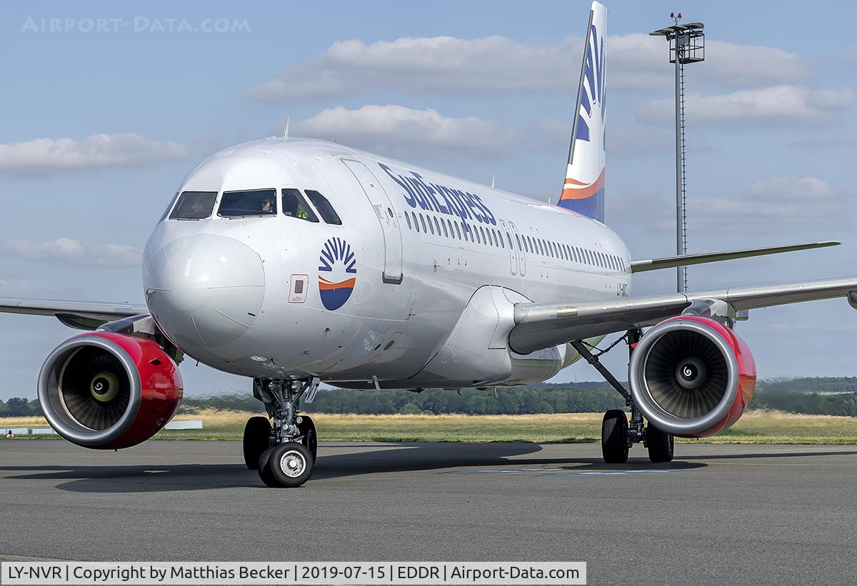 LY-NVR, 2000 Airbus A320-214 C/N 1370, LY-NVT