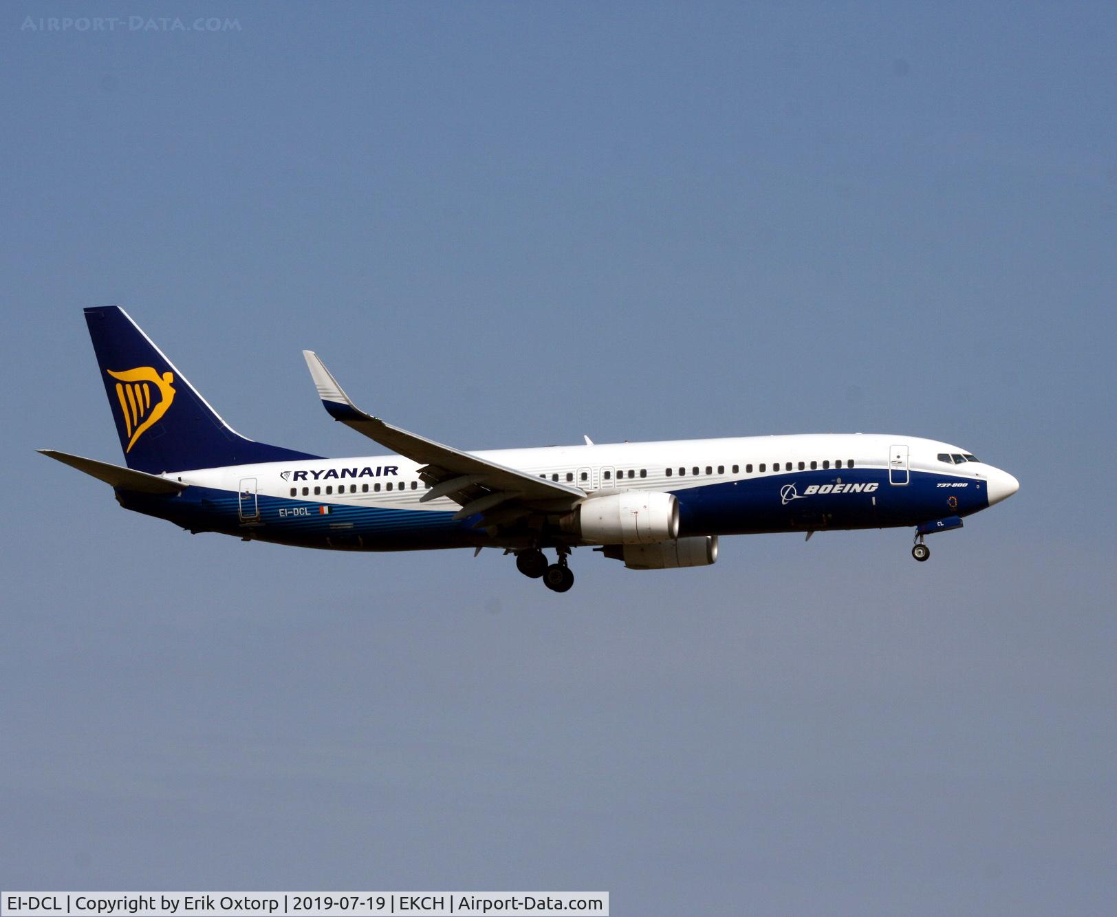 EI-DCL, 2004 Boeing 737-8AS C/N 33806, EI-DCL landing rw 22L