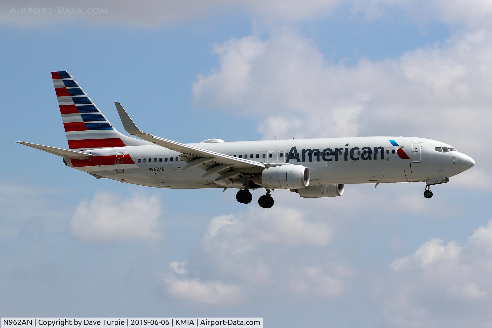 N962AN, 2001 Boeing 737-823 C/N 30858, No comment.