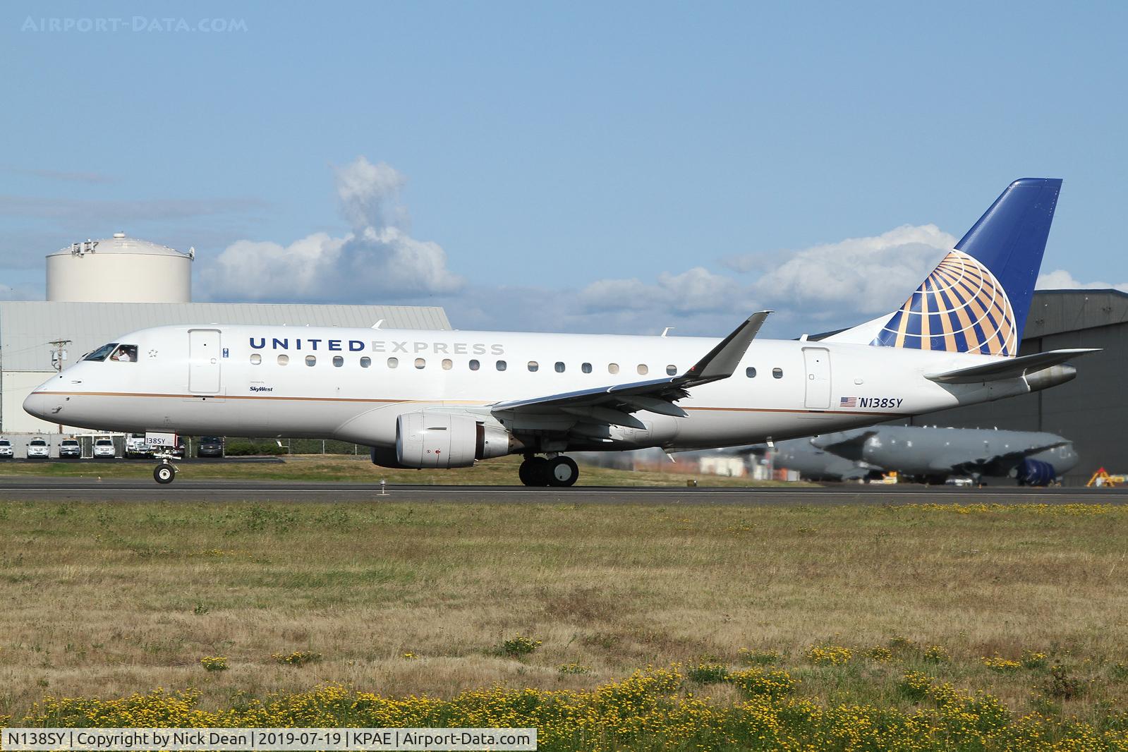 N138SY, 2015 Embraer 175LR (ERJ-170-200LR) C/N 17000446, PAE/KPAE