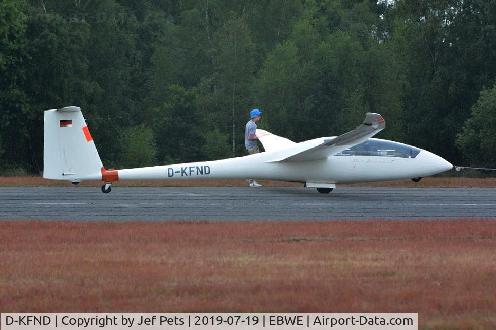 D-KFND, Schempp-Hirth Duo Discus T C/N 105/431, At Weelde.