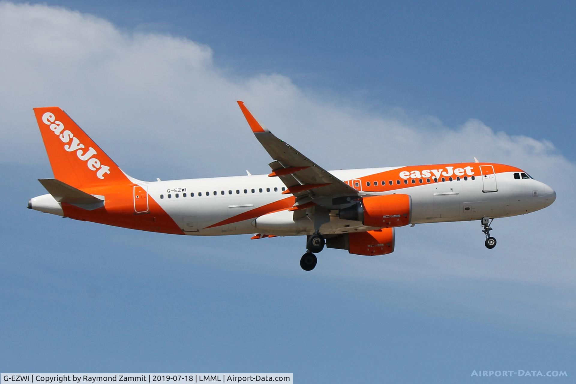 G-EZWI, 2013 Airbus A320-214 C/N 5592, A320 G-EZWI Easyjet