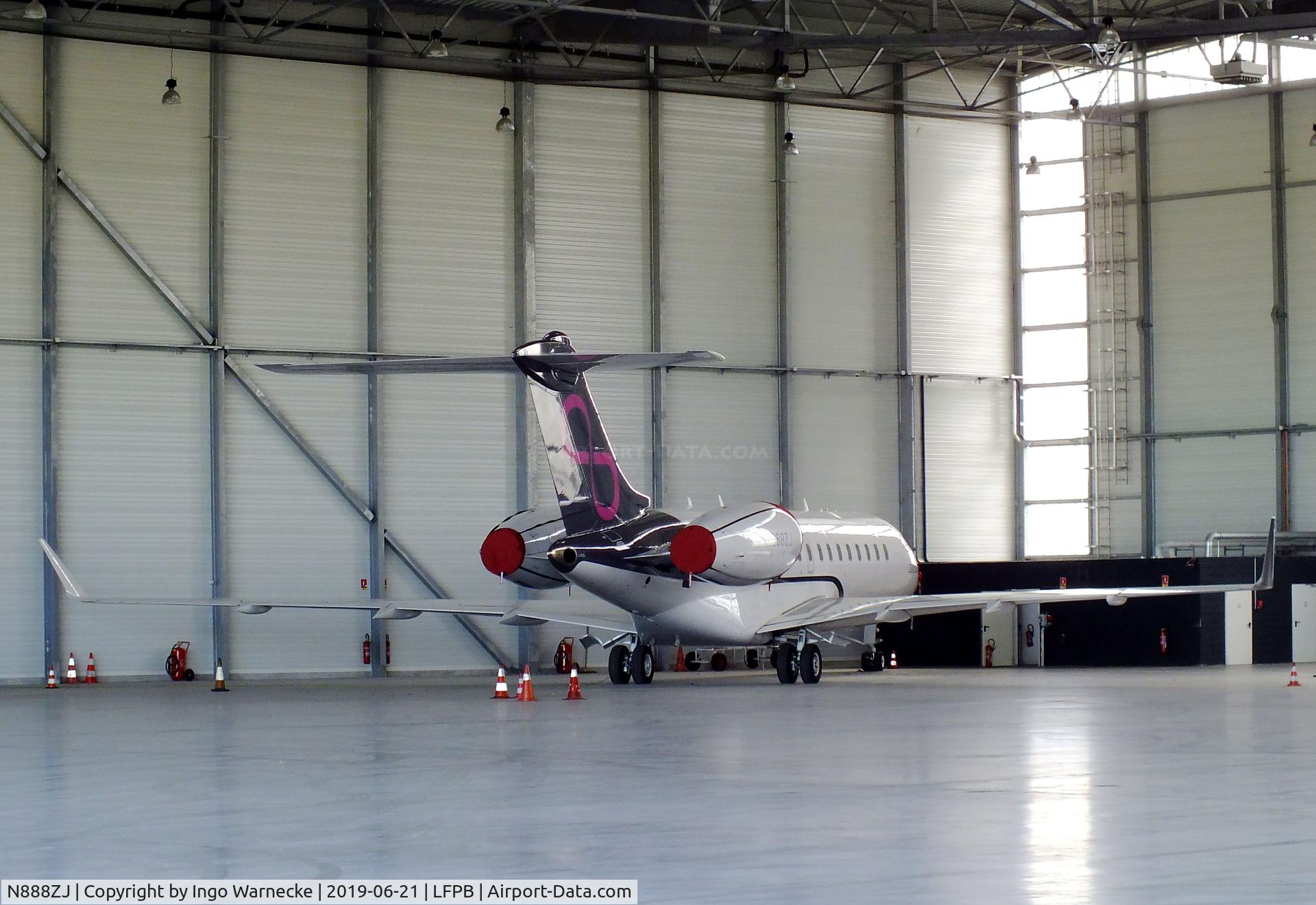 N888ZJ, 2000 Bombardier BD-700-1A10 Global Express C/N 9071, Bombardier BD-700-1A10 Global Express at Paris, Le Bourget airport