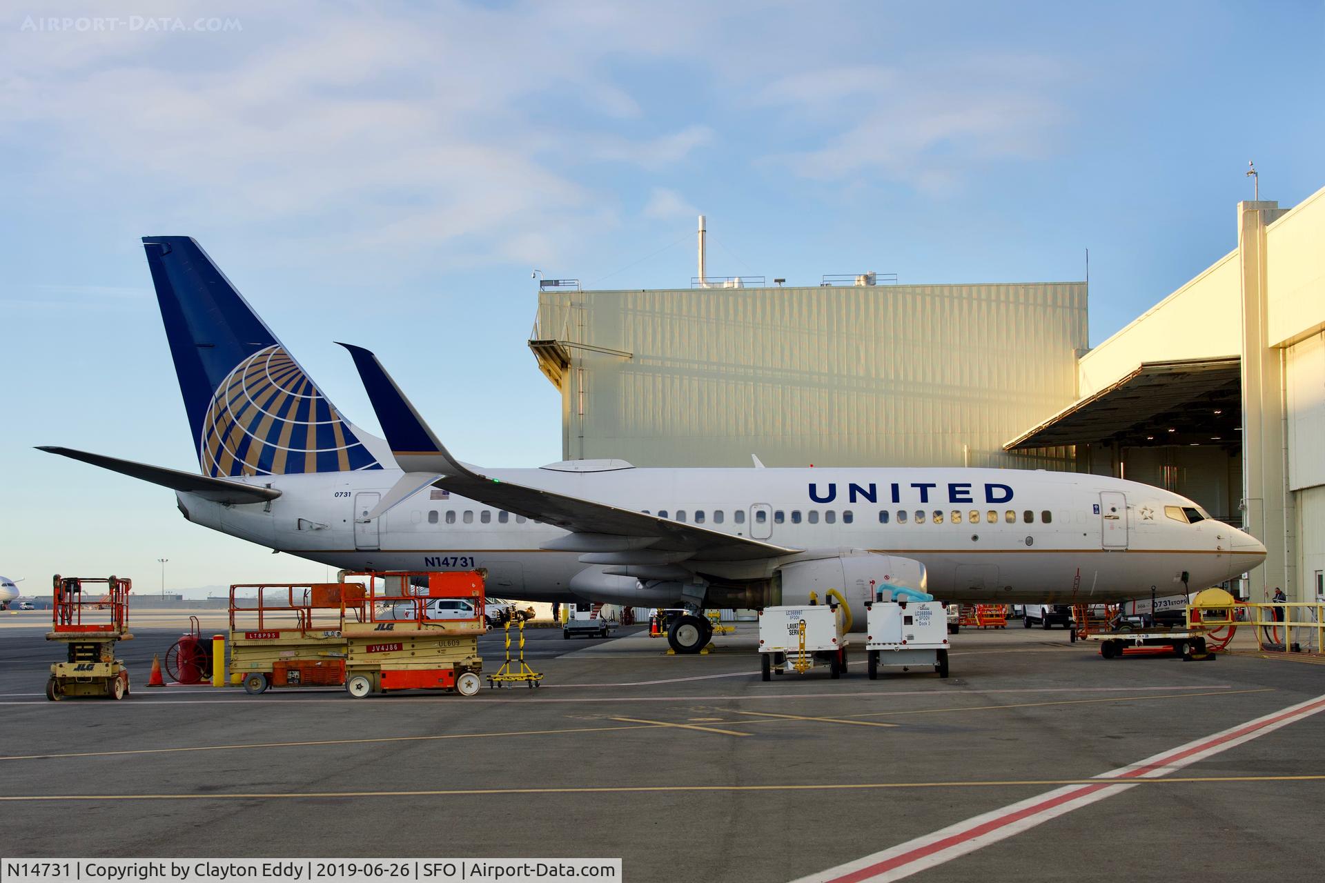 N14731, 1999 Boeing 737-724 C/N 28799, SFO 2019.