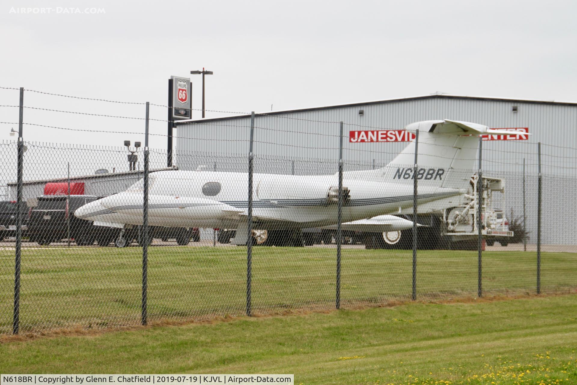 N618BR, 1968 Learjet Inc 23 C/N 23-082A, Looks forlorn