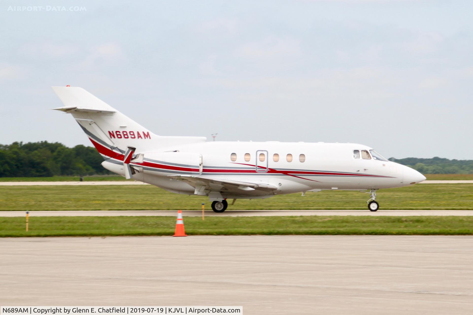 N689AM, 2004 Raytheon HAWKER 800XP C/N 258665, Looks forlorn