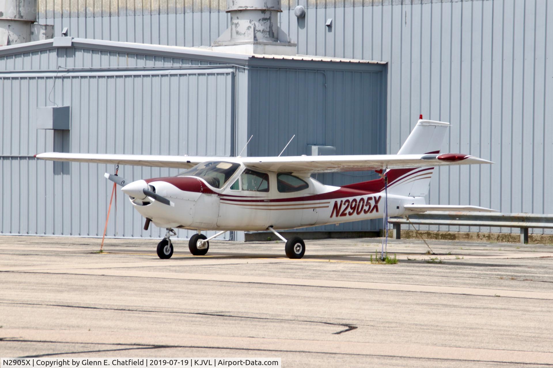 N2905X, 1967 Cessna 177 Cardinal C/N 17700305, Waiting for a pilot?