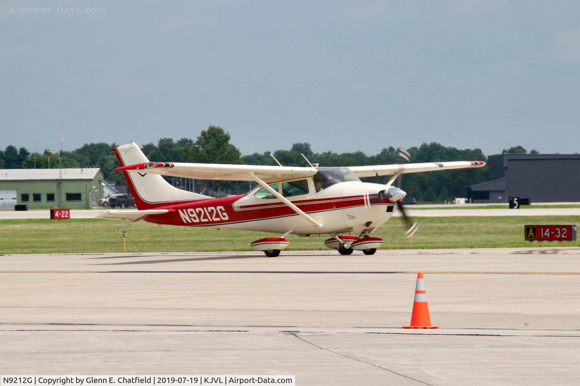 N9212G, 1971 Cessna 182N Skylane C/N 182-60752, Taxiing in