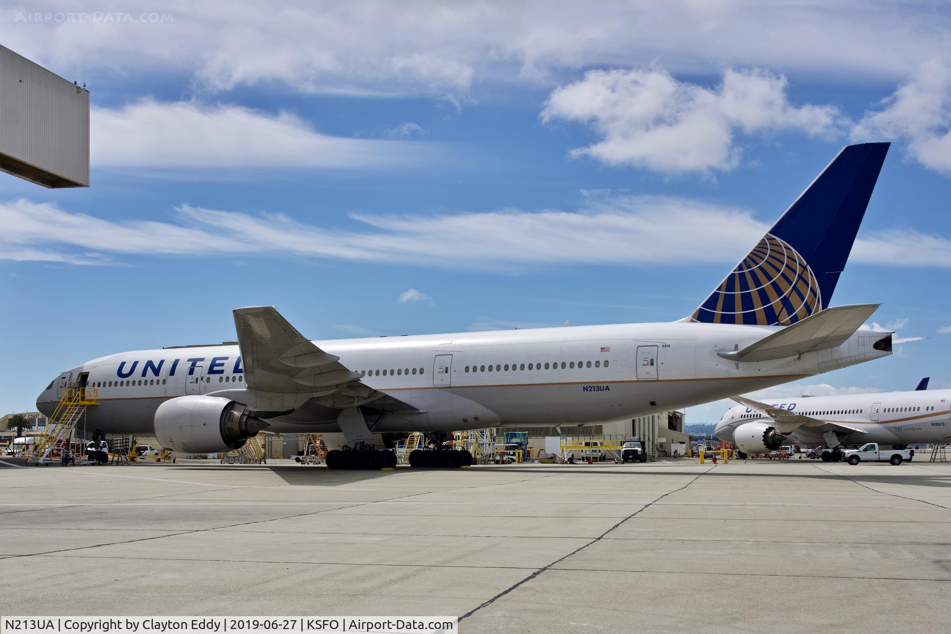 N213UA, 2000 Boeing 777-222 C/N 30219, SFO 2019.