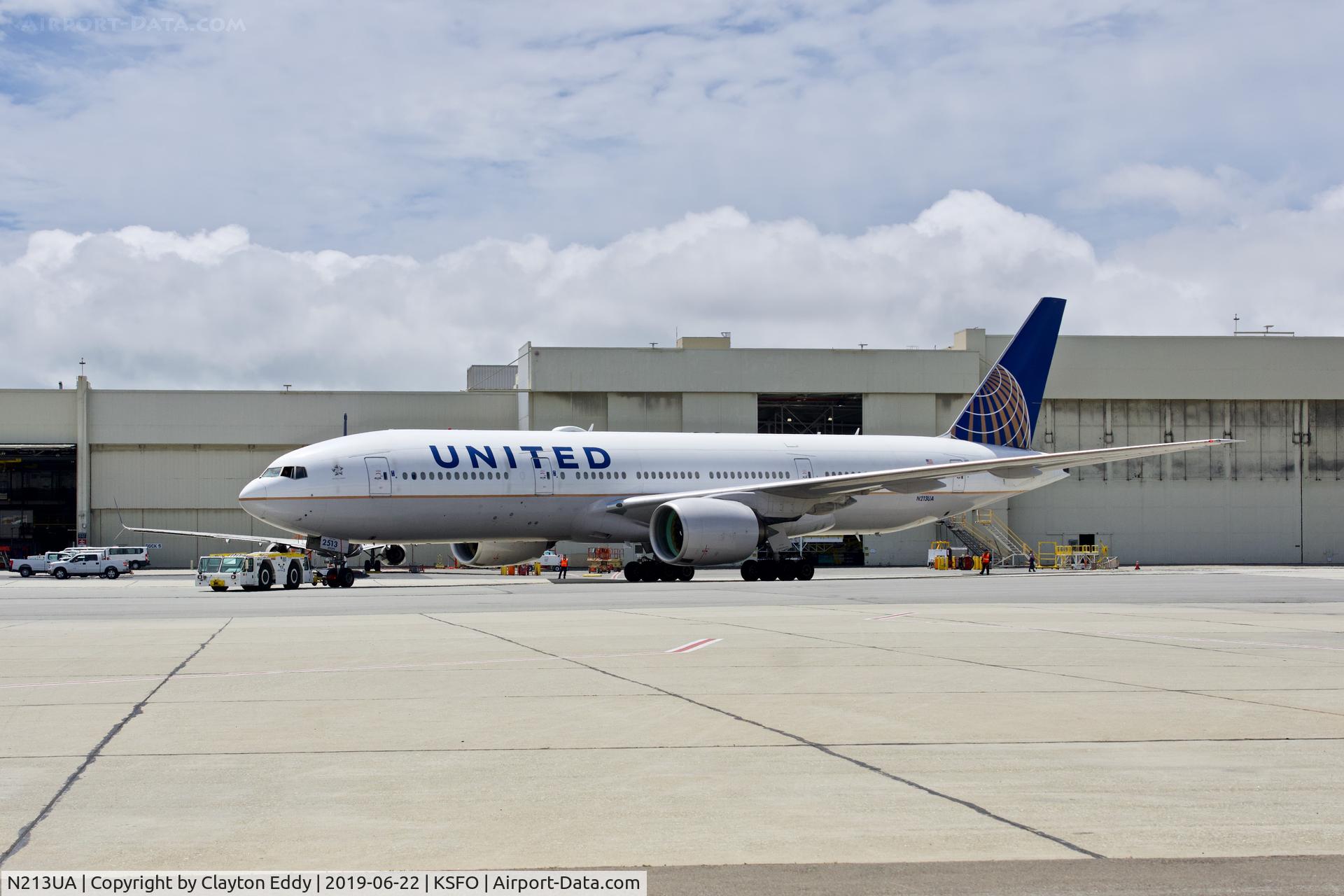 N213UA, 2000 Boeing 777-222 C/N 30219, SFO 2019.