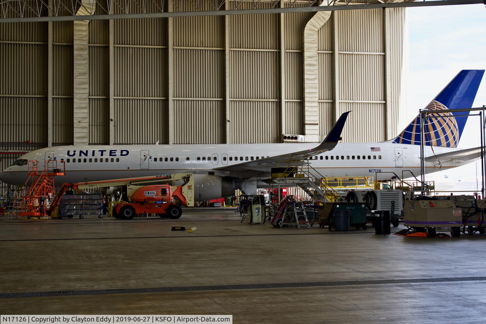 N17126, 1998 Boeing 757-224 C/N 27566, SFO 2019.