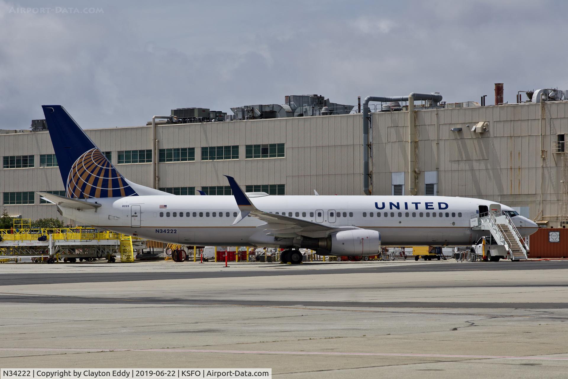 N34222, 1998 Boeing 737-824 C/N 28931, SFO 2019.