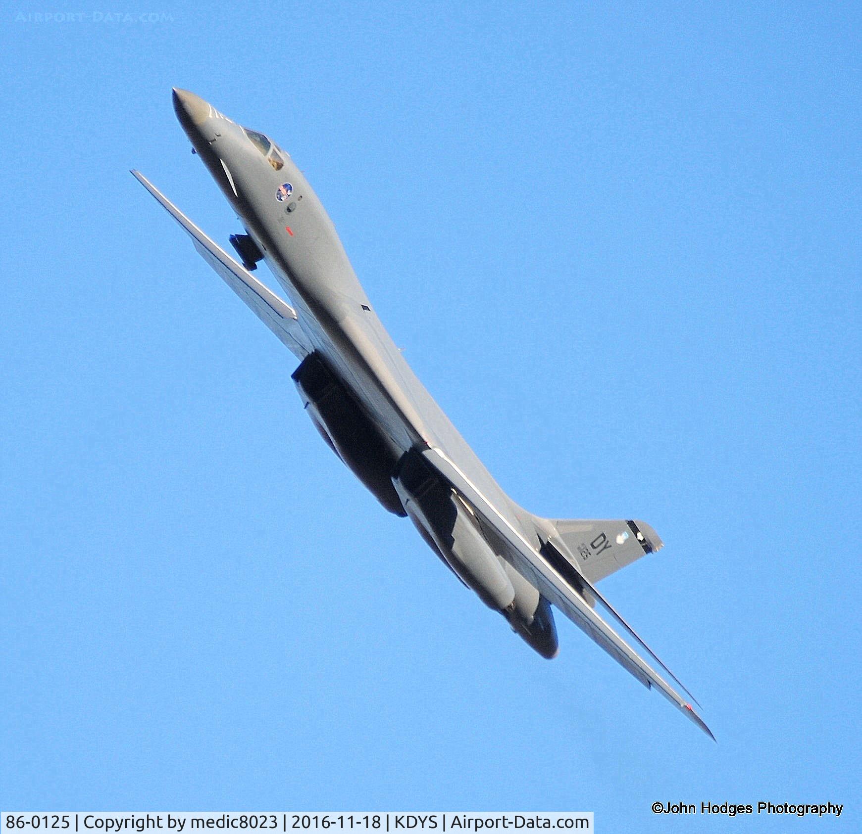 86-0125, 1986 Rockwell B-1B Lancer C/N 85, Banking out after a touch and go