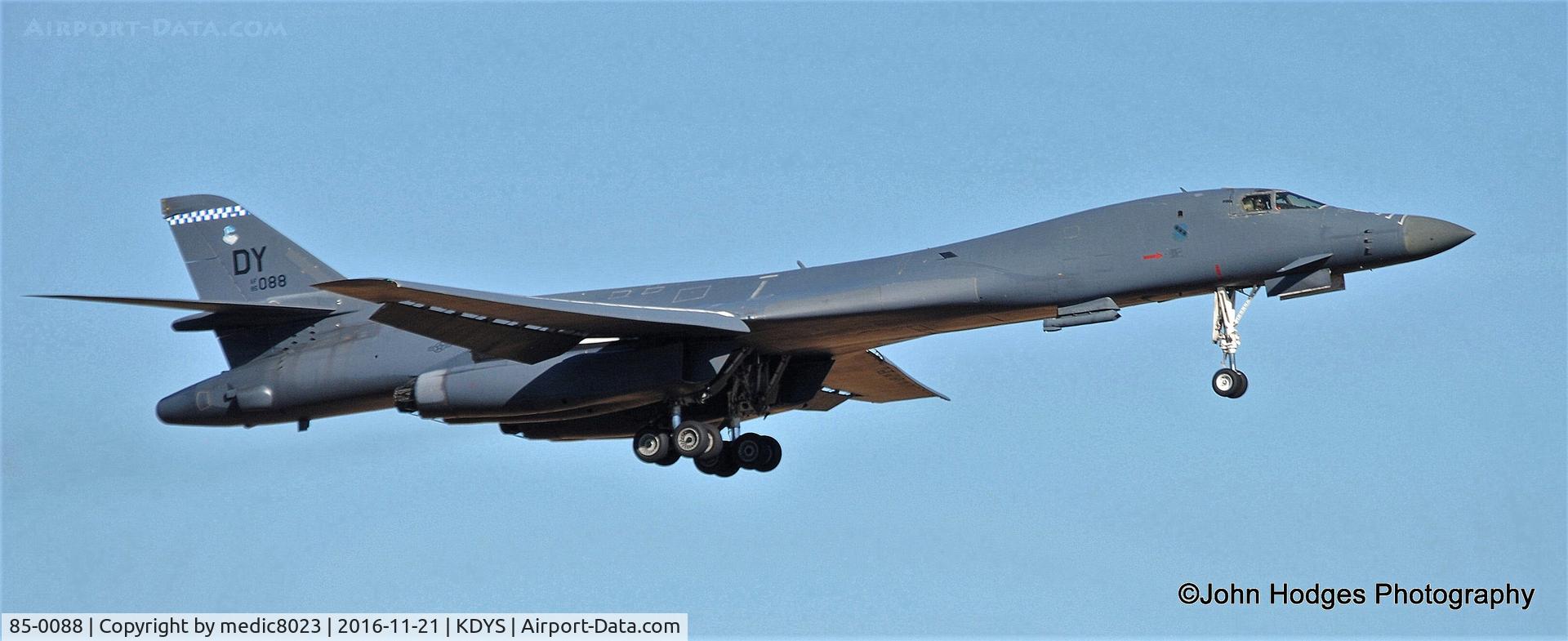 85-0088, Rockwell B-1B Lancer C/N 48, A friend of mine is on board