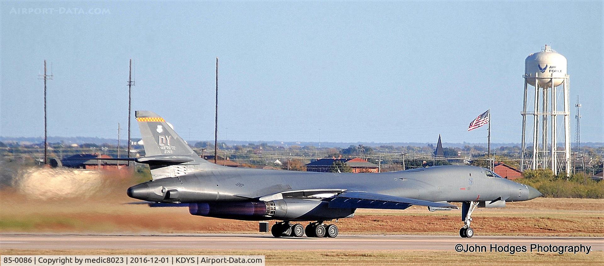 85-0086, 1985 Rockwell B-1B Lancer C/N 46, taking off on 16
