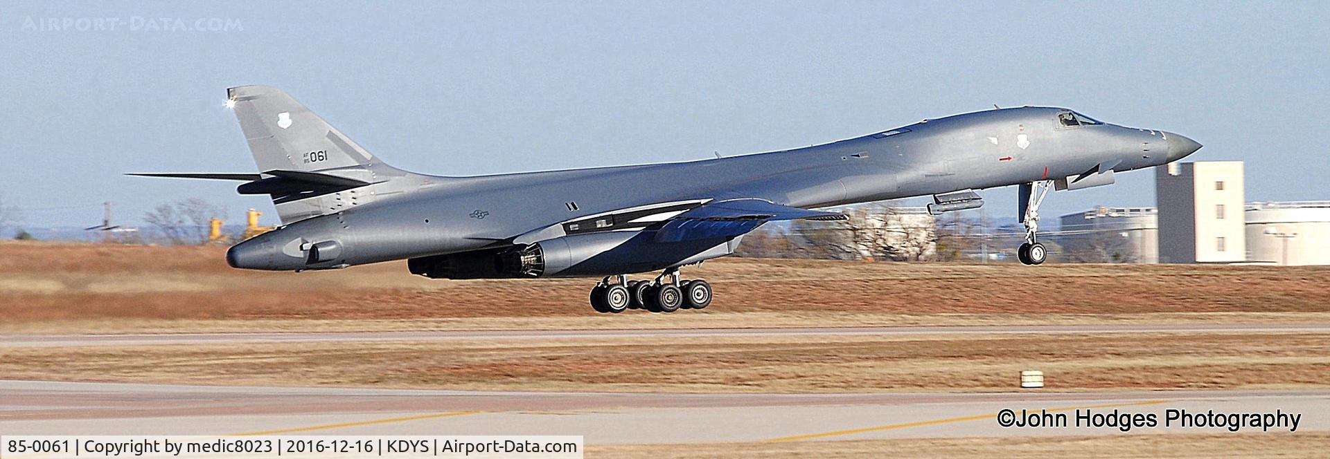 85-0061, 1985 Rockwell B-1B Lancer C/N 21, coming on 16
