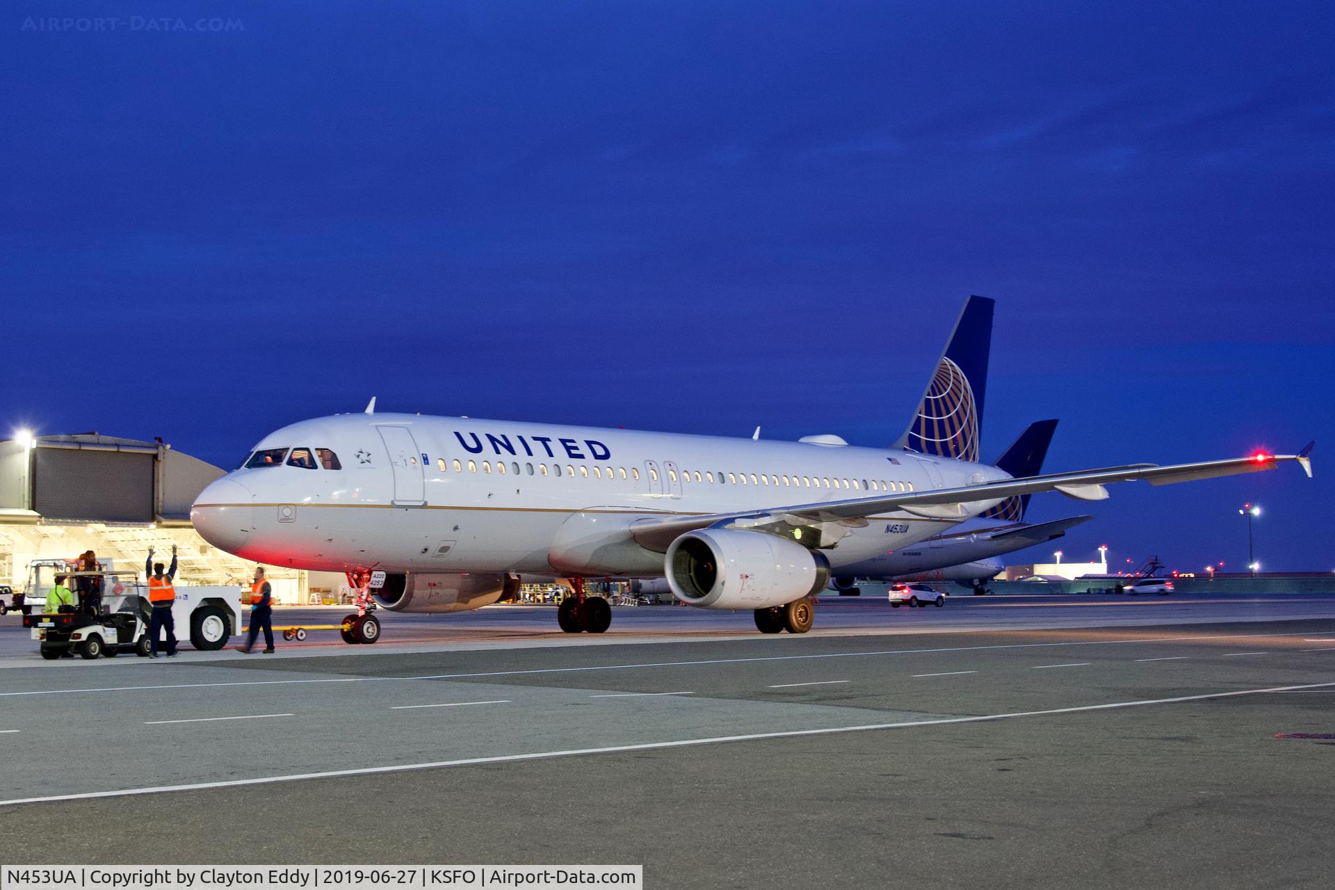 N453UA, 1999 Airbus A320-232 C/N 1001, SFO 2019.