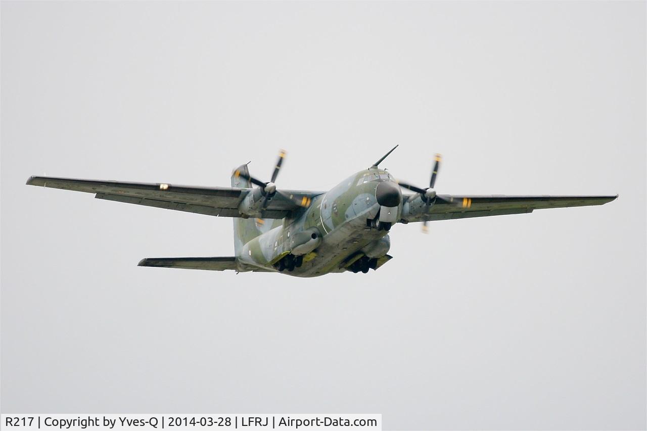 R217, Transall C-160R C/N 220, Transall C-160R (64-GQ), Take off Rwy 26, Landivisiau Naval Air Base (LFRJ)