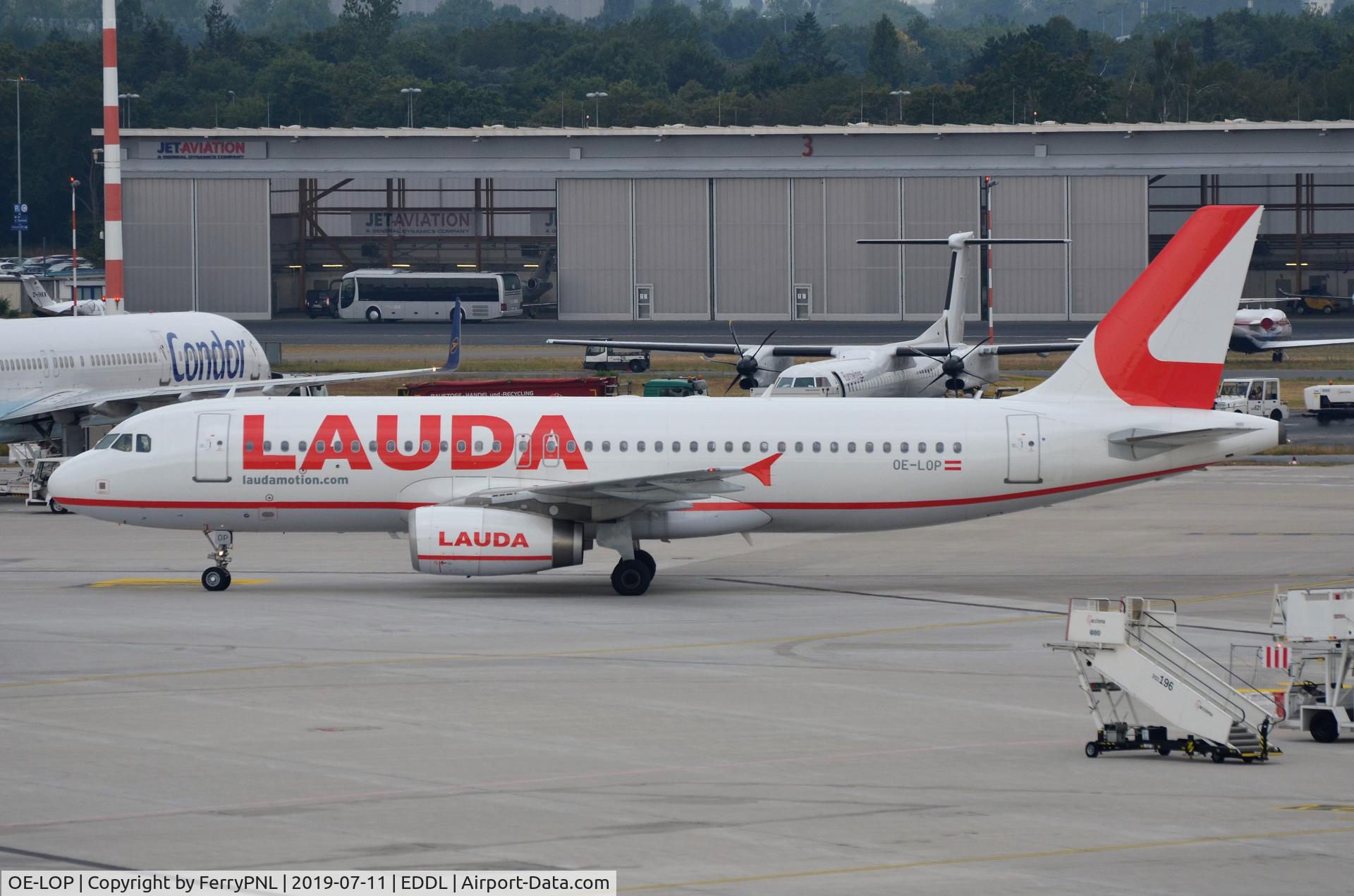 OE-LOP, 2001 Airbus A320-232 C/N 1566, Lauda A320 taxying in.