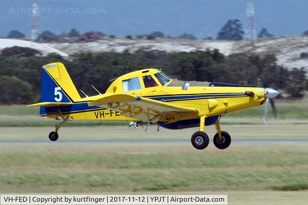 VH-FED, Air Tractor AT-502B C/N 502B-0676, Air Tractor AT-802 VH-802 Jandakot 12/11/17.