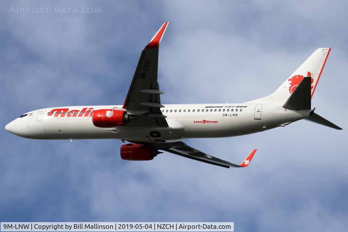 9M-LNW, 2015 Boeing 737-8GP C/N 39875/5616, fog diversion from AKL