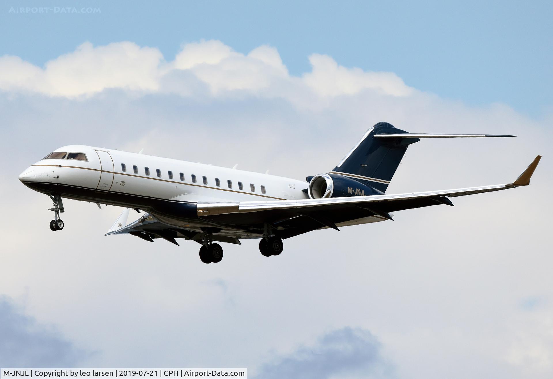 M-JNJL, 2000 Bombardier BD-700-1A10 Global Express C/N 9046, Copenhagen 21.7.2019 L/D R-22L