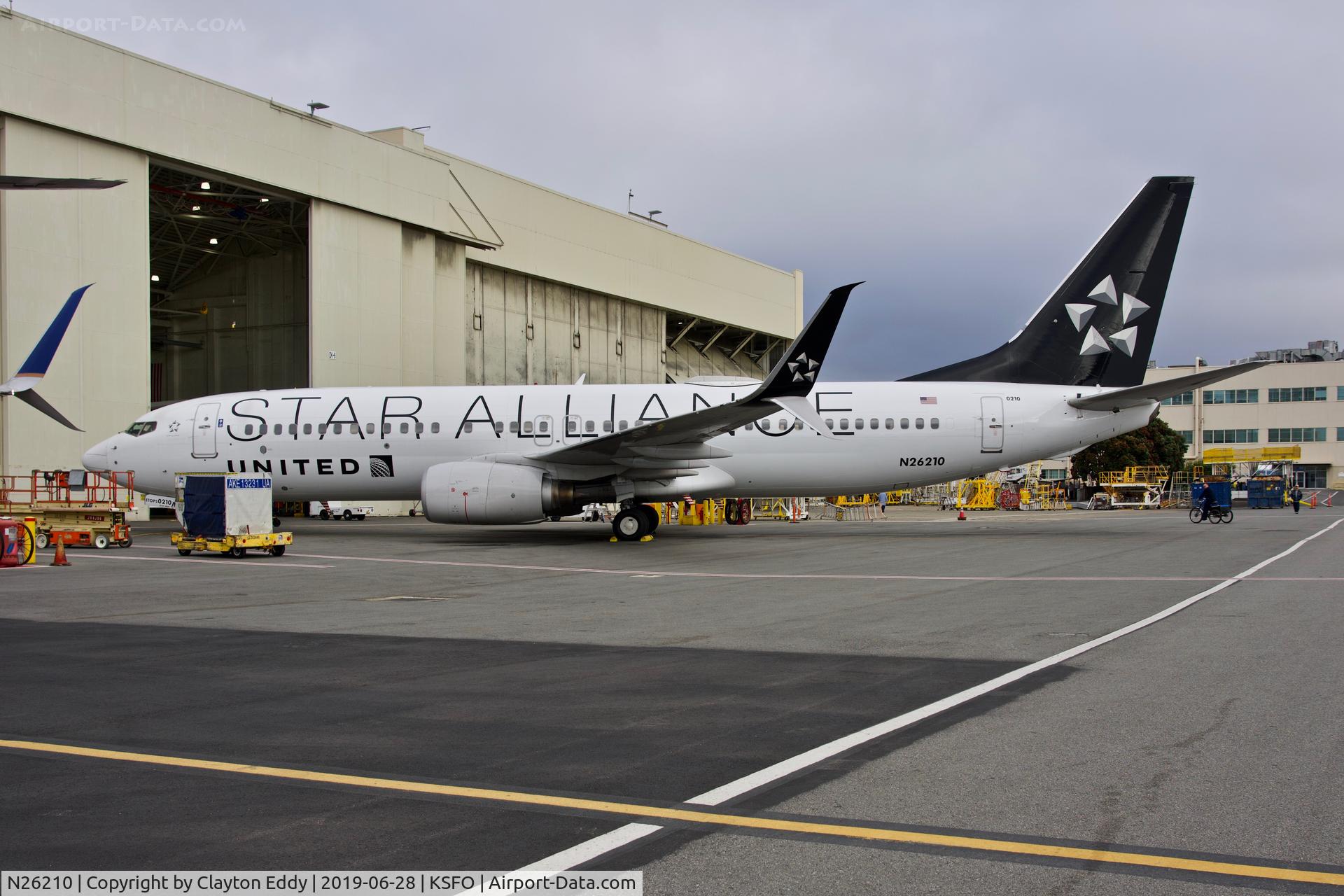 N26210, 1998 Boeing 737-824 C/N 28770, SFO 2019.