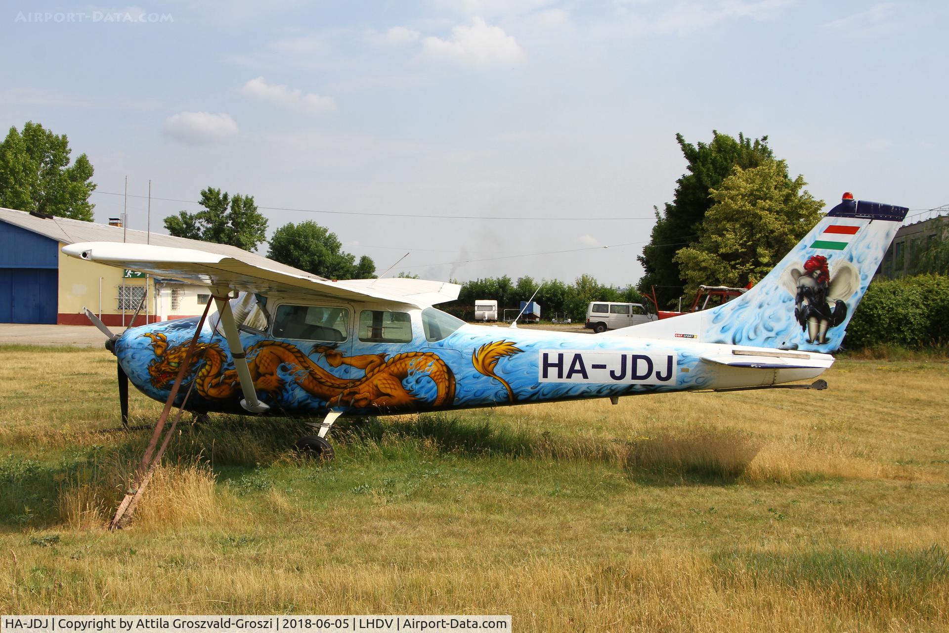 HA-JDJ, 1962 Cessna 182E Skylane Skylane C/N 18254279, LHDV - Dunaujváros/Kisapostag Airport, Hungary