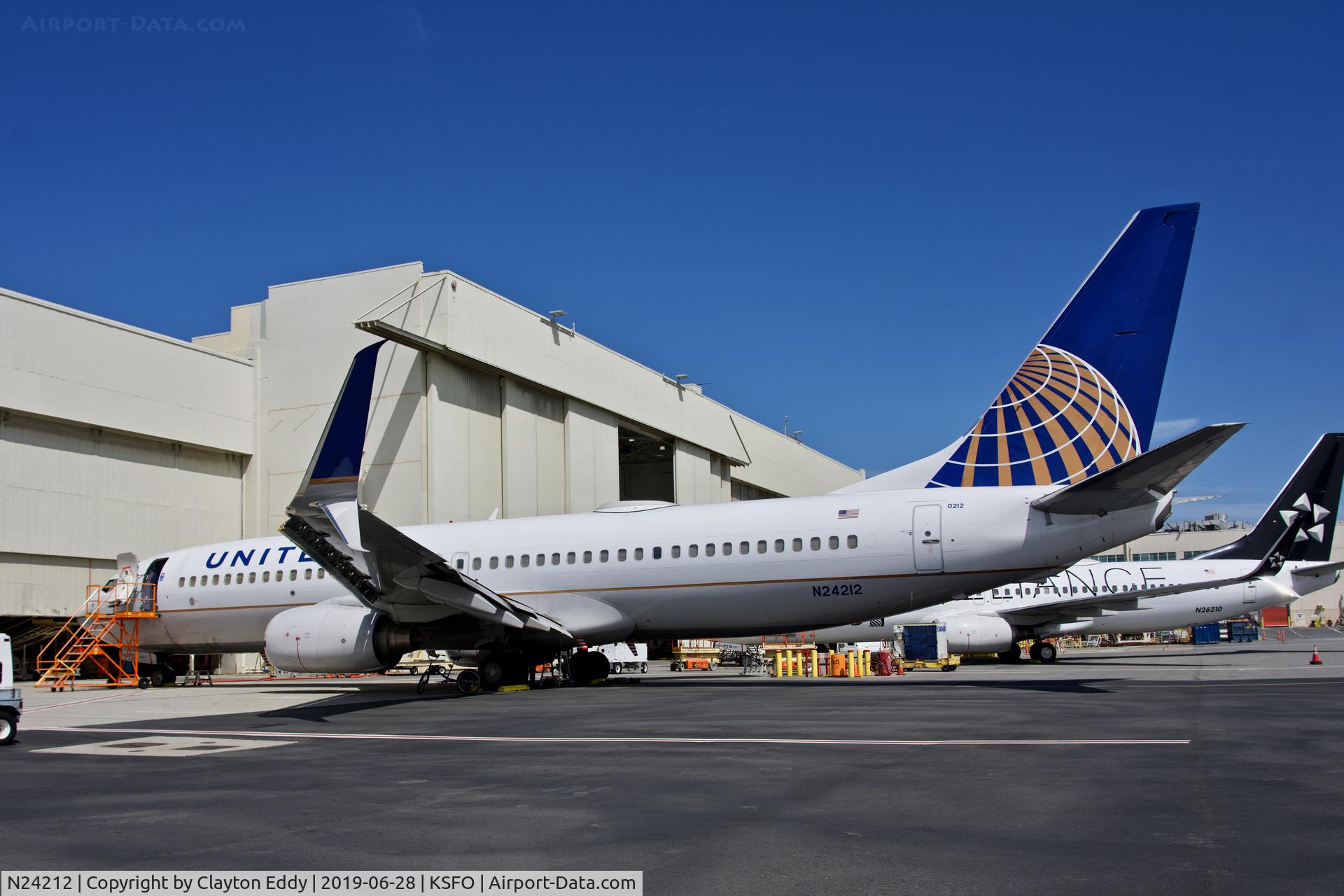 N24212, 1998 Boeing 737-824 C/N 28772, SFO 2019.